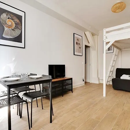Cozy With Garden Near Republique * Parigi